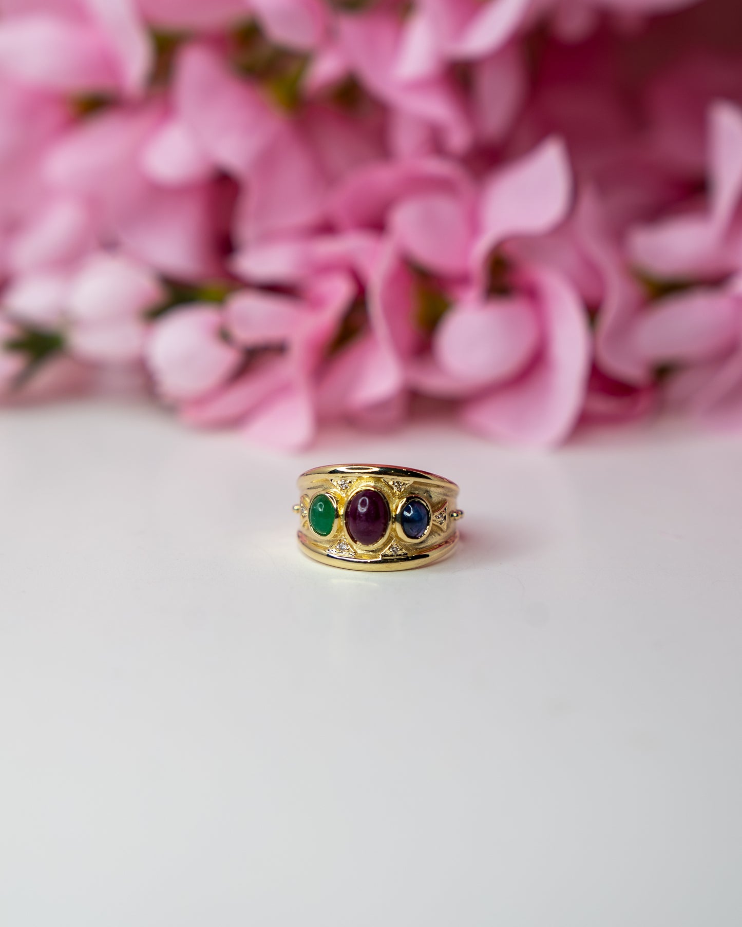 The 14kt Cabochon Stone Ring