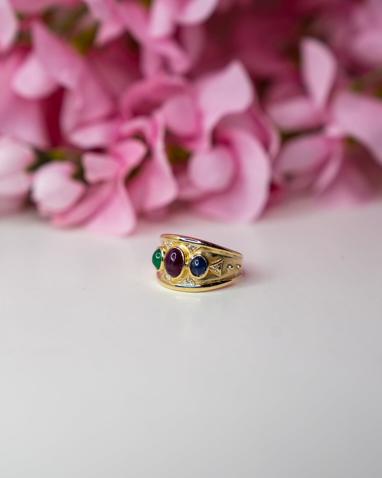 The 14kt Cabochon Stone Ring