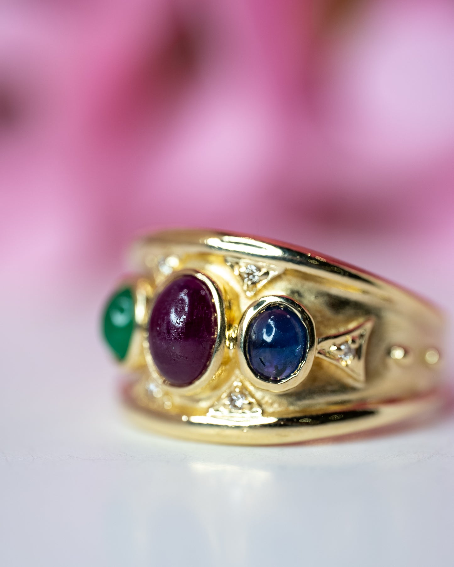 The 14kt Cabochon Stone Ring