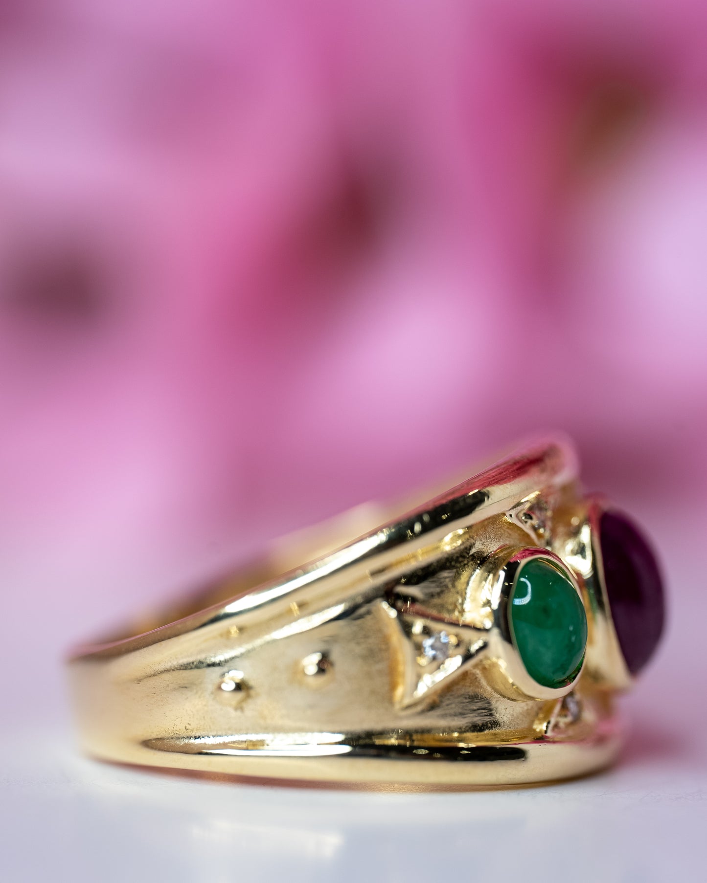 The 14kt Cabochon Stone Ring